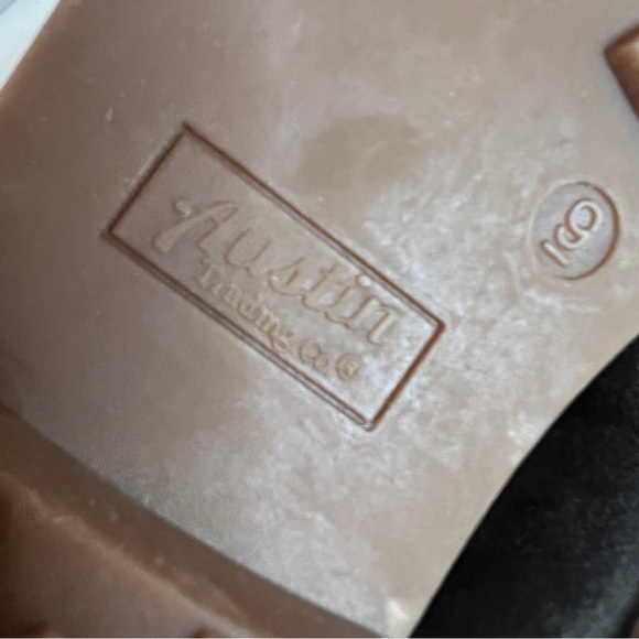 Austin Trading Co. Gray Faux Suede Ankle Boots Lace Up Rubber Sole Women Size 9M - Picture 11 of 13